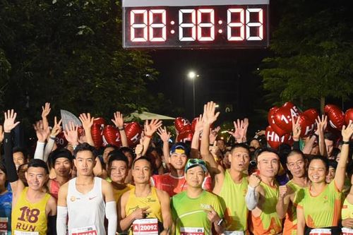 Hơn 10.000 VĐV dự giải chạy quanh Hồ Tây