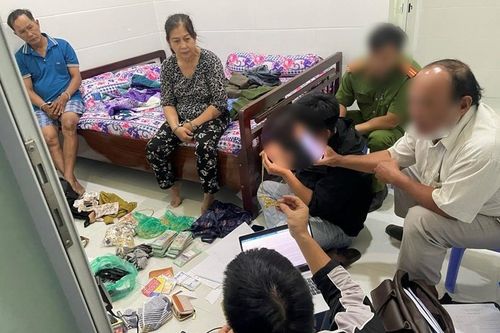 Đôi tình nhân đột nhập tiệm vàng trong đêm, lấy trộm 3,5kg vàng rồi tẩu thoát