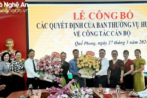 Quế Phong công bố các quyết định điều động, luân chuyển cán bộ