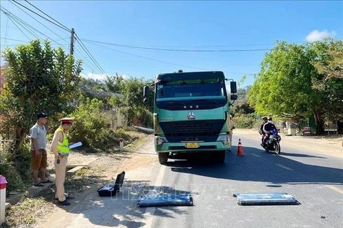 Đắk Lắk: Xe máy tông vào đuôi xe tải, hai người tử vong