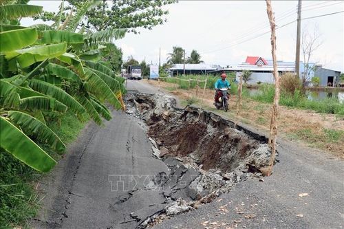 Kiên Giang: Sạt lở, sụt lún nhiều tuyến đường do khô hạn