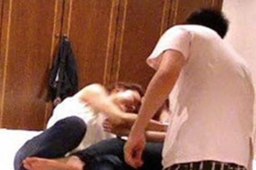 Lấy cô vợ có con riêng 10 tuổi, chồng 'chết lặng' khi phát hiện sự thật về cái thai trong bụng vợ