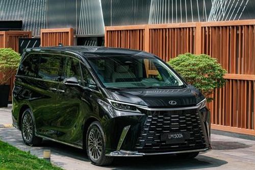 Cận cảnh Lexus LM 500h phiên bản đắt tiền nhất tại Việt Nam