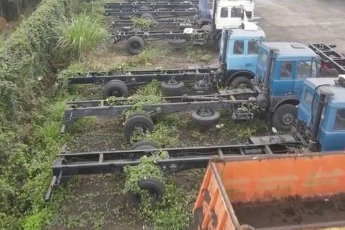 Xe tải của VEAM nằm phơi bãi nhiều năm, nguy cơ thành sắt vụn