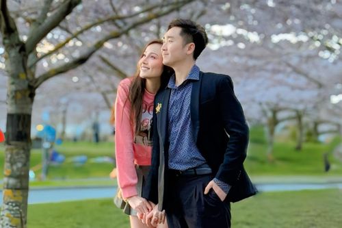 Hoa hậu 14 năm chưa kết thúc nhiệm kỳ sang Canada sinh sống, kết hôn với chồng từng là 'fan ruột'