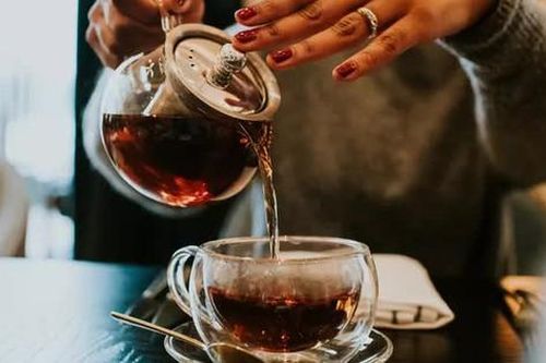 Những loại trà nên và không nên uống khi bị đau đầu