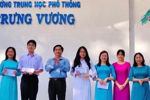 Không học trường chuyên, nam sinh lớp 11 ở Bình Định thi lần đầu được 8.5 IELTS
