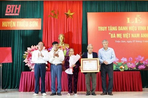 Truy tặng danh hiệu 'Bà Mẹ Việt Nam Anh hùng' cho mẹ Lê Thị Lĩnh