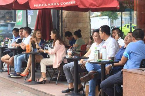 Kinh tế càng khó khăn, người Việt càng đi cà phê nhiều hơn, sẵn sàng chi tới 70.000 đồng/ly đồ uống