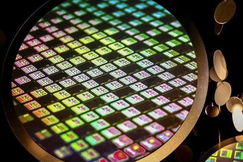 Vì sao sản xuất chip máy tính trở thành cuộc chạy đua vũ trang toàn cầu mới?