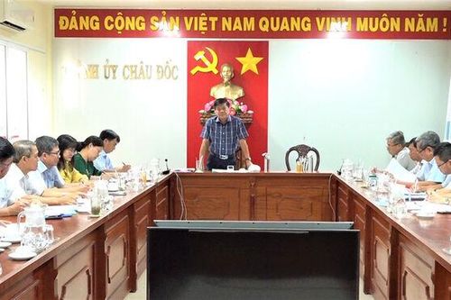 Thường trực Thành ủy Châu Đốc họp các cơ quan tham mưu, giúp việc Thành ủy