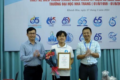 Trường Đại học Nha Trang: Trao giải Cuộc thi thiết kế biểu trưng chào mừng 65 năm ngày truyền thống