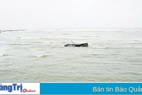 Luồng vào cảng cá Cửa Tùng bị bồi lấp nghiêm trọng