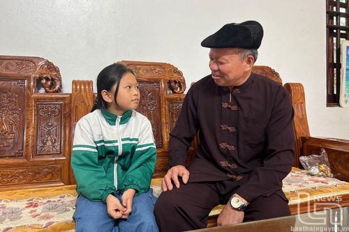 Hoa thơm nở giữa núi rừng, kỳ 1: 'Trụ cột' của bản là đảng viên