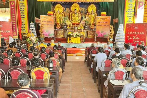 Ninh Bình: Hơn 200 Phật tử tham gia lớp giáo lý Phật học tại chùa Hồng Ân