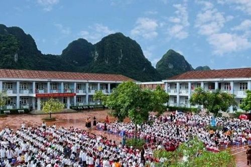 33 học sinh có biểu hiện ngộ độc sau bữa ăn bán trú