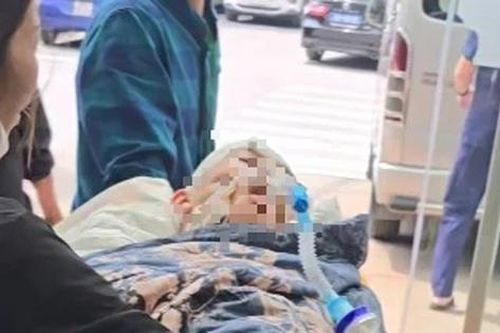Nam sinh lớp 8 bị đánh chết não: Công an vào cuộc xác minh vụ việc, bạn bè xót thương cầu nguyện 'phép màu'