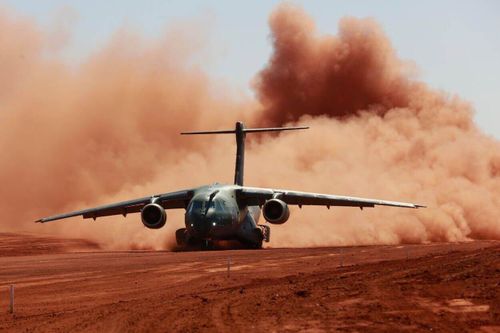 Ả Rập Xê-út 'quay lưng' với máy bay C-130 Mỹ, mua C-390 Brazil