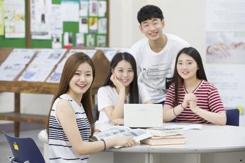 Làm những công việc sau đây, sinh viên ngành ngôn ngữ có thể kiếm vài chục triệu đồng/tháng