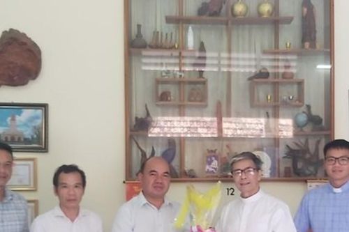 Mặt trận tỉnh Gia Lai Thăm, chúc mừng các cơ sở Công giáo và Tin lành nhân dịp lễ Phục sinh năm 2024
