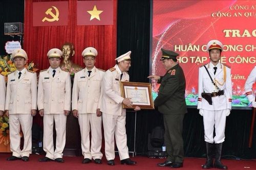 Hà Nội: Công an quận Nam Từ Liêm đón nhận Huân chương Chiến công hạng Nhất