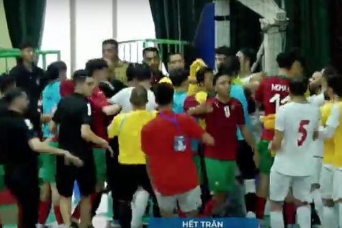 Xô xát bất ngờ ở giải futsal quốc tế TP.HCM, lực lượng an ninh phải can thiệp