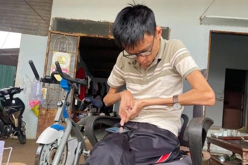 Tấm lòng nhân ái của chàng trai khuyết tật Nguyễn Tài Nam