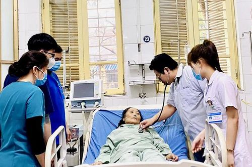Cấp cứu thành công 2 ca bệnh nhồi máu cơ tim cấp và ngừng tuần hoàn hô hấp ngoại viện