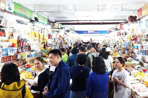 Làm thế nào để tăng sức mua tại các chợ truyền thống?
