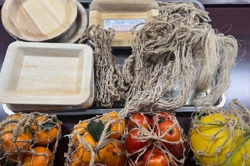 Khay, túi đựng thực phẩm từ bẹ cau, chuối