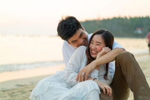 Vợ chồng mới cưới làm 8 điều này mỗi ngày để hạnh phúc hơn