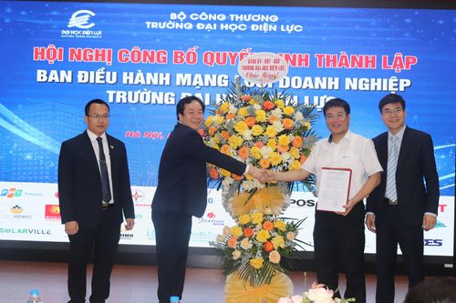 Trường Đại học Điện lực ra mắt mạng lưới doanh nghiệp và cựu sinh viên