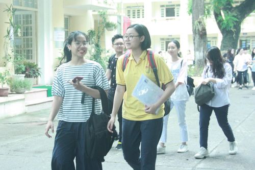 Lưu ý ôn tập, kỹ năng làm bài Ngữ văn tốt nghiệp THPT từ đề tham khảo