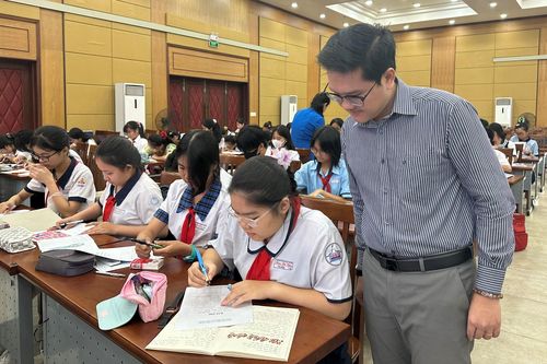 Học sinh TPHCM trải nghiệm 'Trí tuệ nhân tạo với cầm, kì, thi, họa'