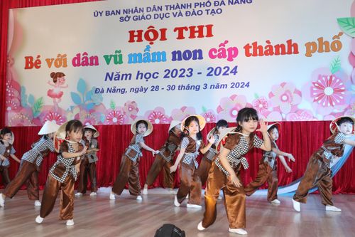 Sôi động Hội thi bé với dân vũ mầm non