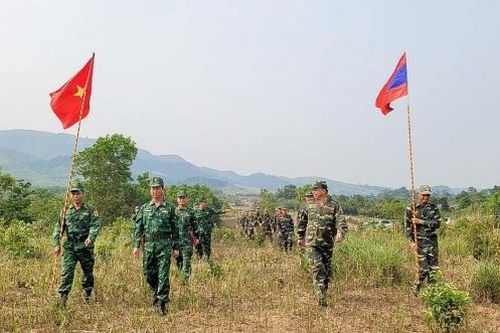 Bộ đội biên phòng Việt Nam-Lào tuần tra song phương biên giới