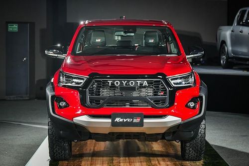 Toyota Hilux phiên bản GR Sport trình làng tại Thái Lan