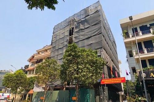 Sau lùm xùm cấp phép, nhà riêng lẻ 4 tầng hầm 'âm thầm' xây xong phần thô