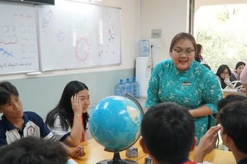 Cuộc đua vào lớp 10 khốc liệt, nhiều trường tại TPHCM lại... mời học sinh