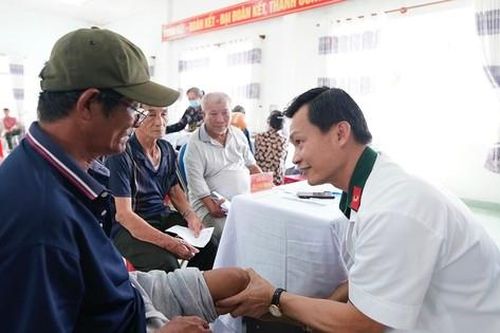 Ý nghĩa chương trình thăm khám, phát thuốc chữa bệnh cho người nghèo ở Phú Yên