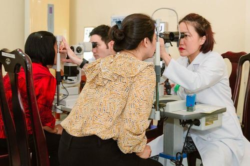 Bệnh viện Mắt Hà Nội cơ sở 2 khám miễn phí cho hơn 500 người dân ở An Giang