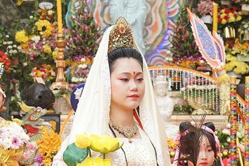 Lễ hội Quán Thế Âm thu hút hàng nghìn người tham dự