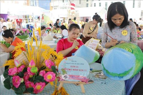 Độc đáo Hội thi trang trí nón lá