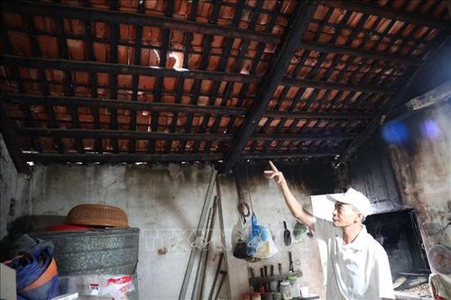 Khẩn trương khắc phục hậu quả việc nổ mìn làm văng đá vào nhà dân