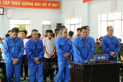 Án phạt nghiêm khắc cho nhóm đối tượng hủy hoại tài sản