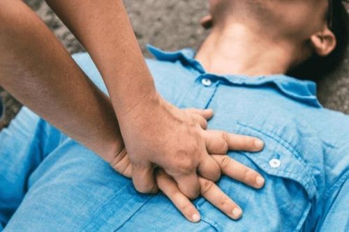 Bác sĩ Bệnh viện Bạch Mai hướng dẫn xử trí bệnh nhân bị ngưng tim, ngưng thở ngoài bệnh viện