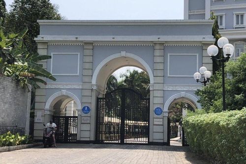 Diễn biến mới nhất vụ hàng ngàn học sinh Trường Quốc tế Mỹ dừng học