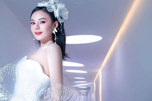 Mỹ nhân từng tập catwalk trong xưởng ô tô để đi thi sắc đẹp