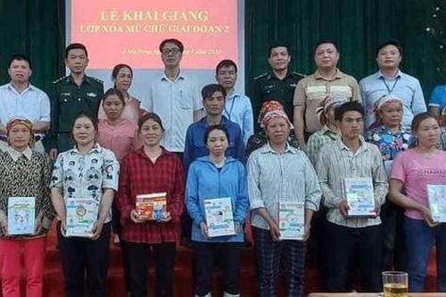 Hội LHPN xã A Mú Sung phối hợp xóa mù chữ cho hội viên, phụ nữ