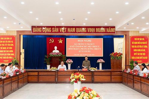 Bí thư Tỉnh ủy An Giang Lê Hồng Quang: Ban Thường vụ Thành ủy Châu Đốc cần tập trung lãnh đạo thực hiện thắng lợi nhiệm vụ chính trị năm 2024